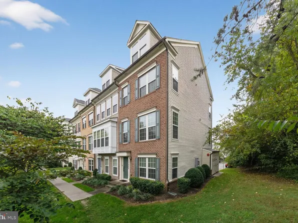 13252 Shawnee Ln #204, Clarksburg, MD 20871