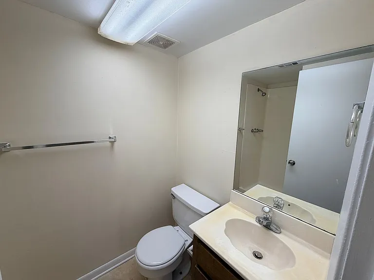 Chimney Creek Apartments — Photo 27