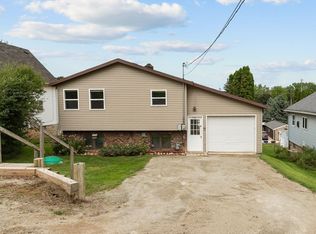 704 E 8th St, Kaukauna, WI 54130