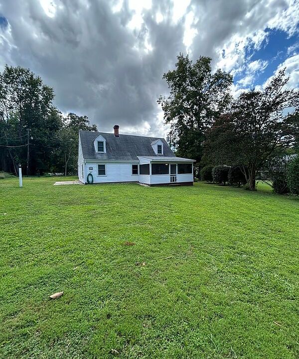 1st image of 113 Woods Dr