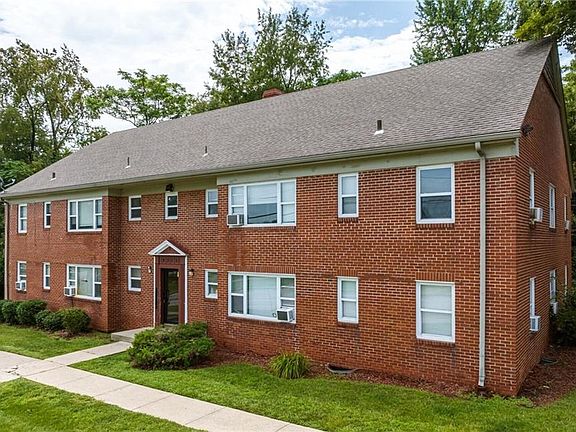 4th image of 2311-2361 Tauromee Ave