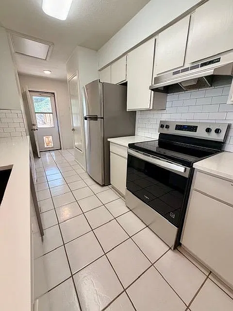 3 bed, 2.0 bath, 1914 sqft, $1,750 — Photo 3