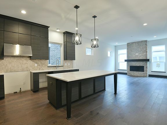 3rd image of 953 W 1st Ave Lot 56