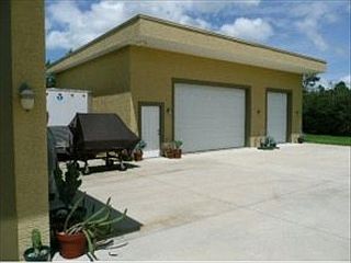 5th image of 3570 Gloria Ave
