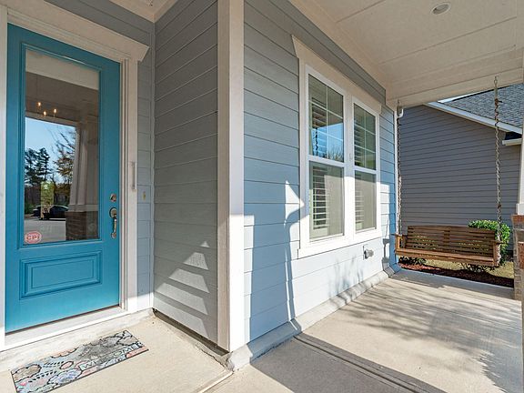 3rd image of 616 Middleton Pl