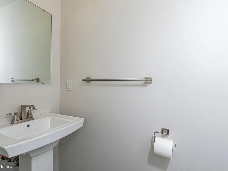 2410 Lenox Dr — Photo 16
