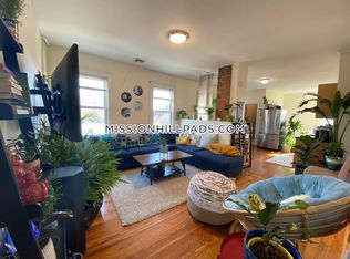 18 Lawn St, Roxbury, MA 02120