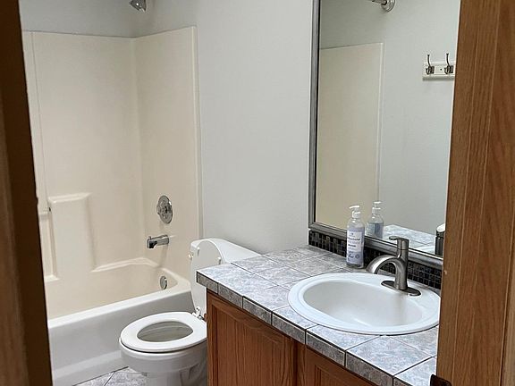 full bath upstairs