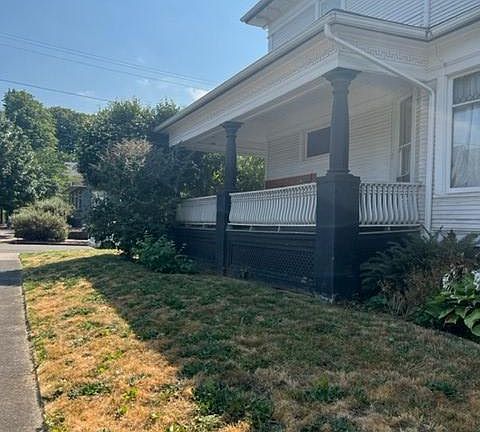 another view of side porch