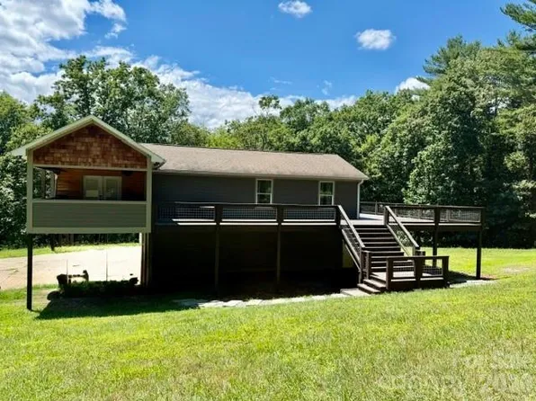 80 Hidden Bluff Ln, Horse Shoe, NC 28742