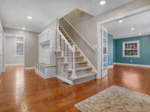 4th image of 7622 Edgedale Dr