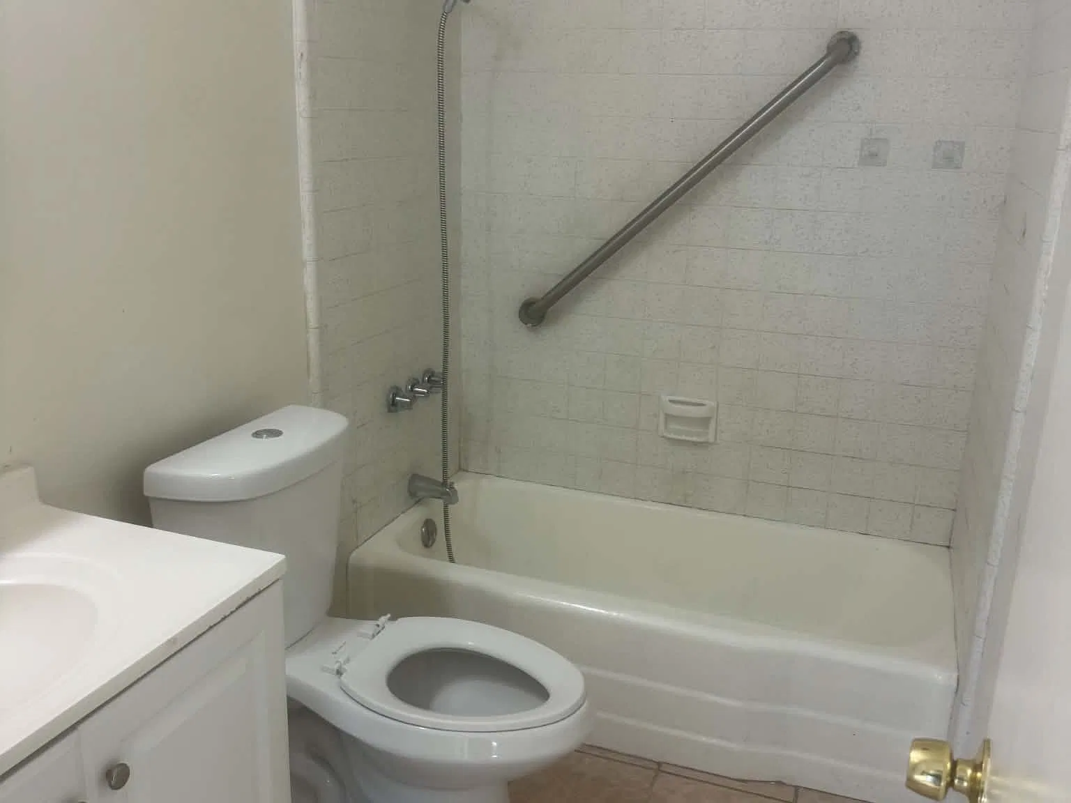 2 bed, 836 sqft, $1,350 — Photo 2