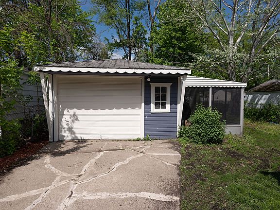 5th image of 23085 Brittany Ave