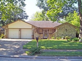 104 Daffodil St, Lake Jackson, TX 77566