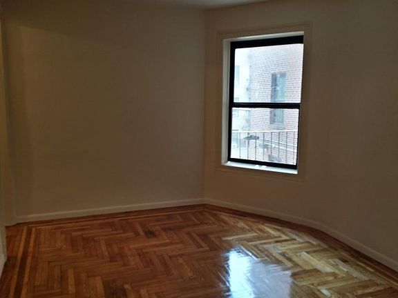 4th image of 967 Sherman Ave