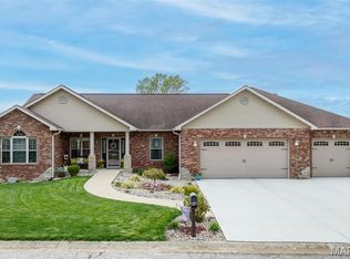 244 Oakridge Ct, Fairview Heights, IL 62208