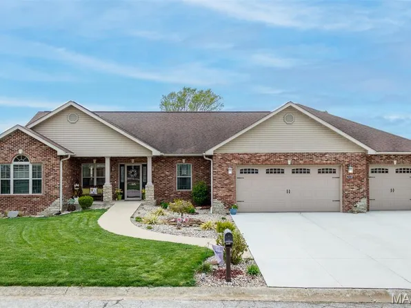244 Oakridge Ct, Fairview Heights, IL 62208