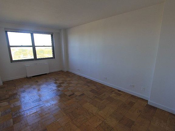 5th image of 6120 Grand Central Pkwy APT A506