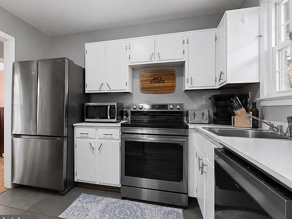 2nd image of 2863 Chippewa St
