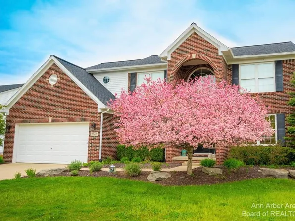 1342 Carston Ln, Chelsea, MI 48118