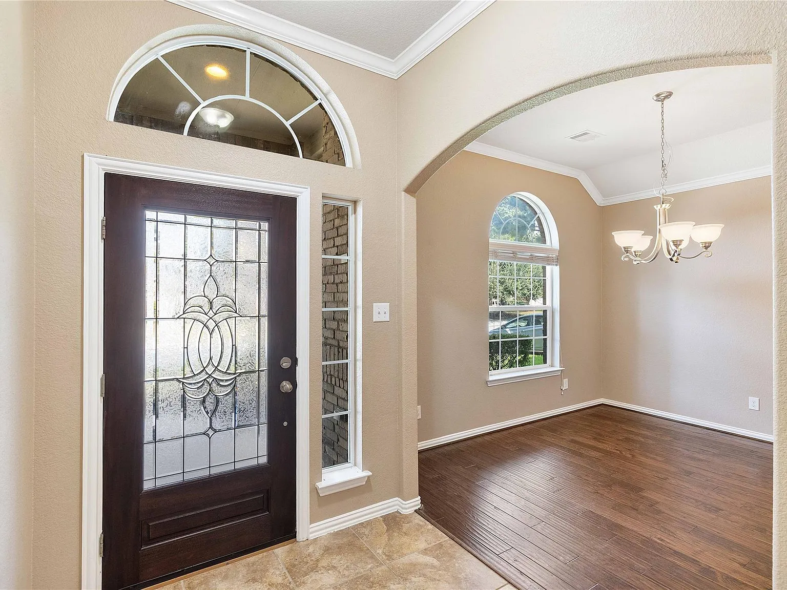 4 bed, 2018 sqft, $2,300 — Photo 4