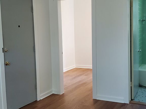 4th image of 3351 N Wolcott Ave #2R