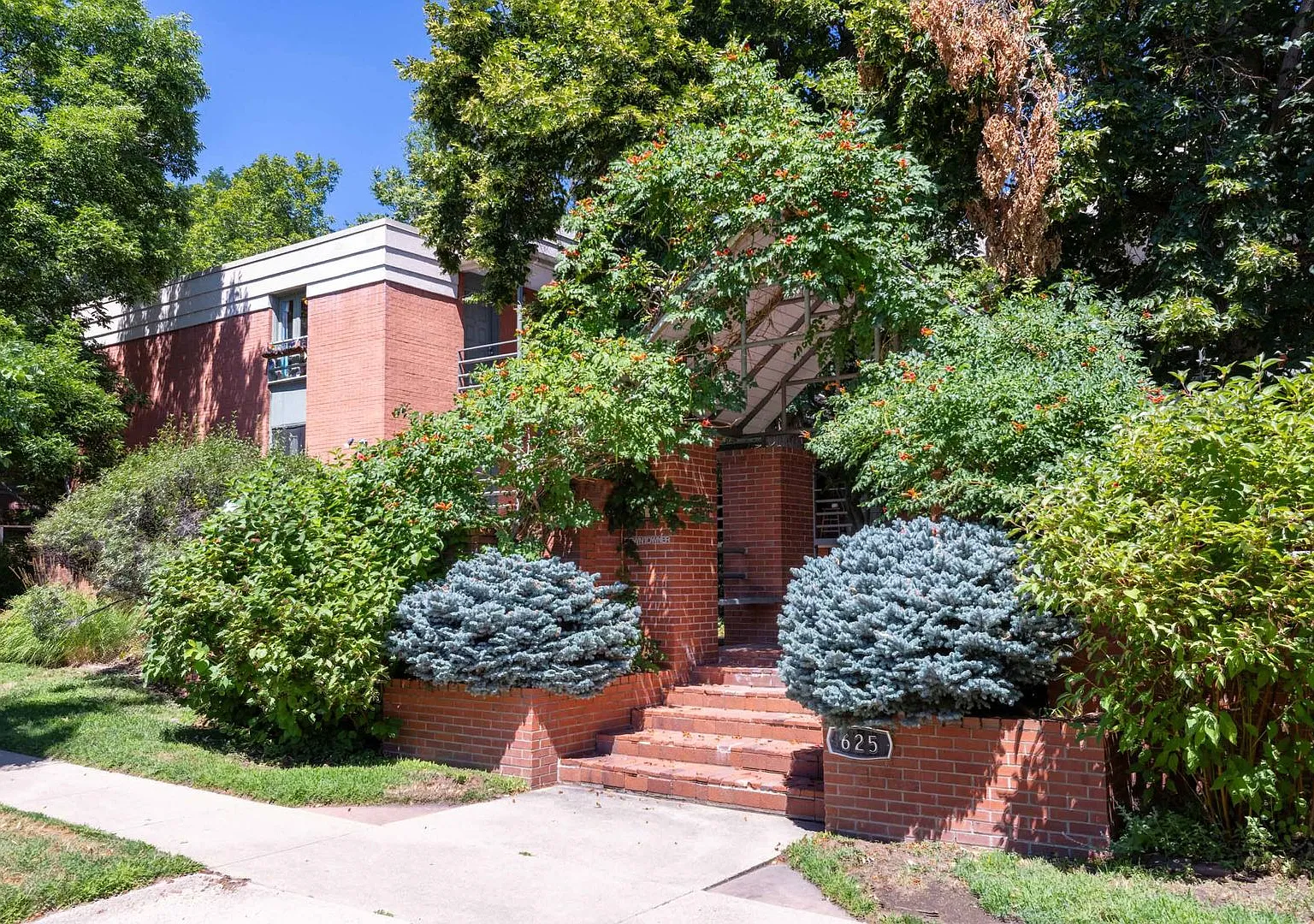 50% Off The 1st Month!! Amazing Location 2 Bed 1 Bath Condo Of West Pearl In Boulder — Photo 2