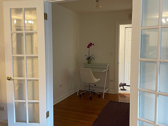 3rd image of 900 W Fullerton Ave APT 4A