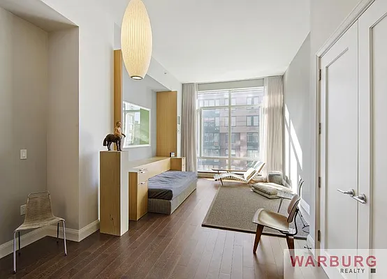 Sold by Warburg | media 9