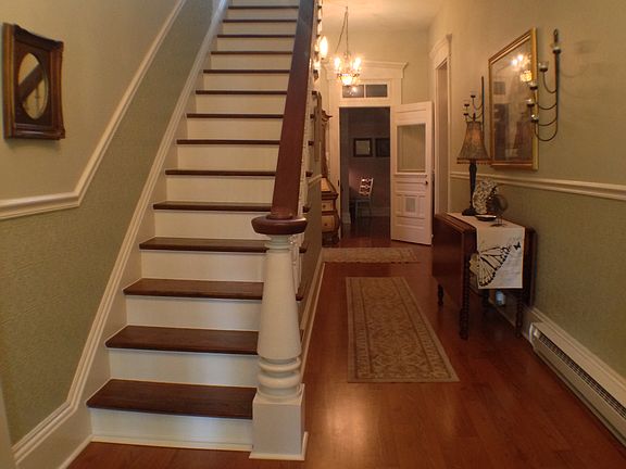 Entry hall/stair