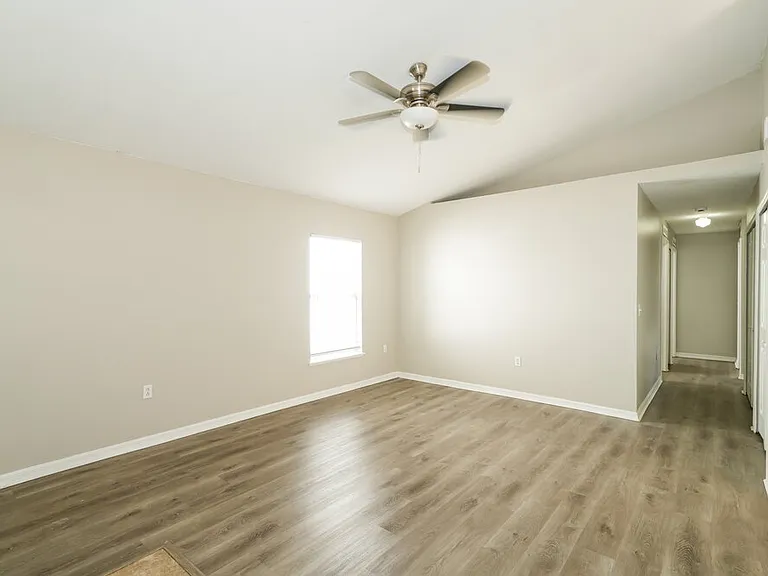 17031 Ongar Ct — Photo 4