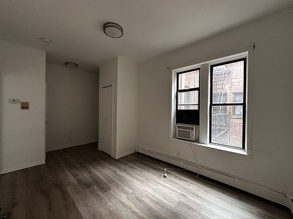 4th image of 196 Clinton Ave #B3