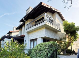 1488 Palisades Dr, Pacific Palisades, CA 90272