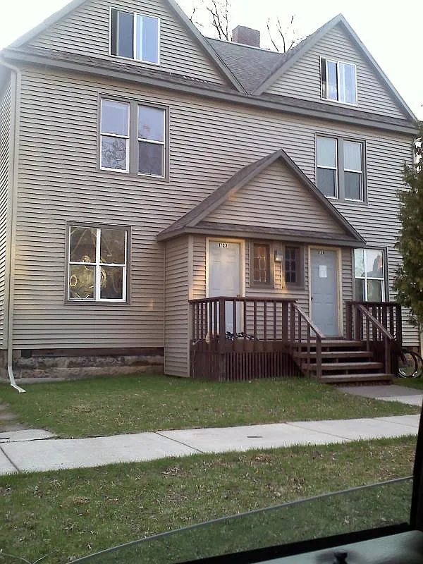 1723 1/2 Hughitt Ave — Photo 1