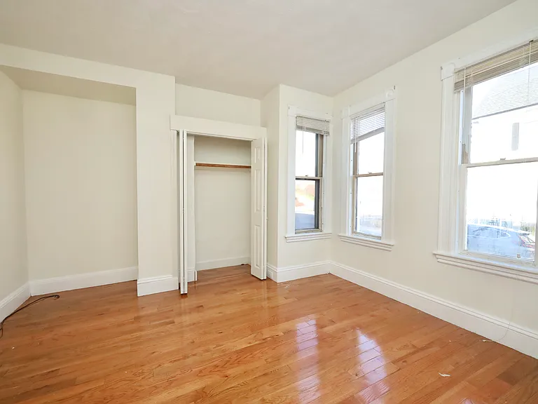 488 Pleasant St #1 — Photo 10