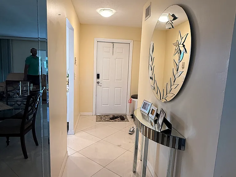 219 NE 14th Ave #207 — Photo 4