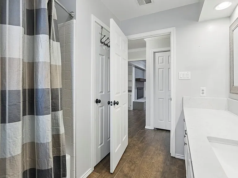 2404 Goddard Ct — Photo 21