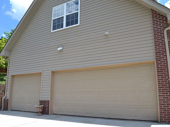 4th image of 11109 Autumn Hollow Ln