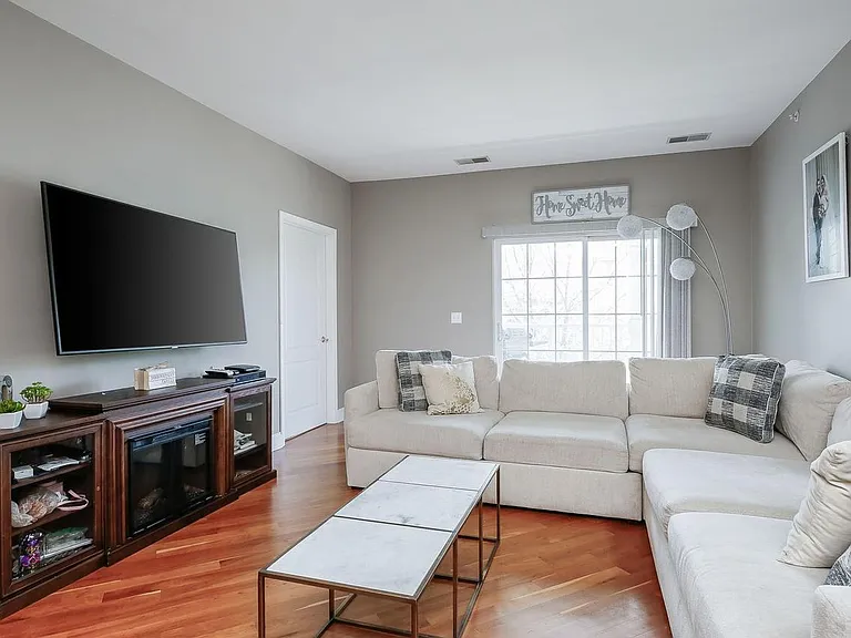 1307 W Lake St #303A — Photo 4