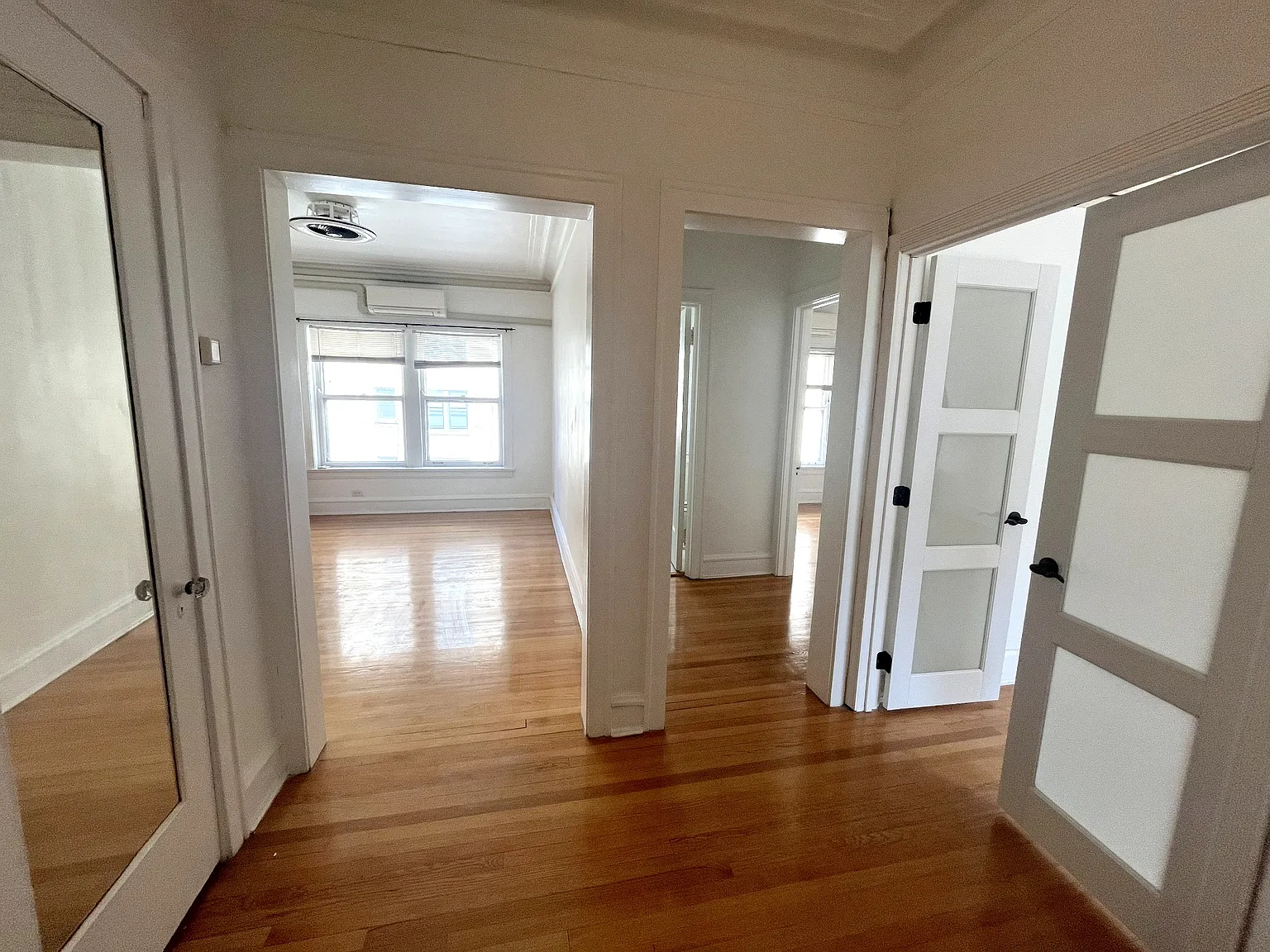 2 bed, 900 sqft, $1,980 — Photo 4