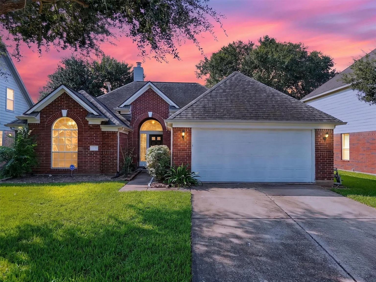 3 bed, 2.0 bath, 1678 sqft, $2,100 — Photo 2
