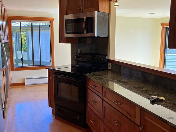 4th image of 165 Madison Ave N #165