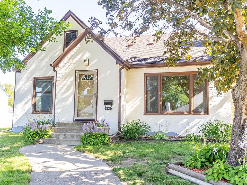 1st image of 805 Cottage Ave W