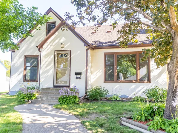 805 Cottage Ave W, Saint Paul, MN 55117