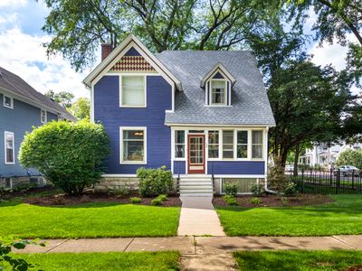 105 S Wright St, Naperville, IL, 60540