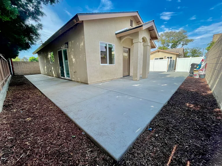 4747A Hazelbrook Ave — Photo 9