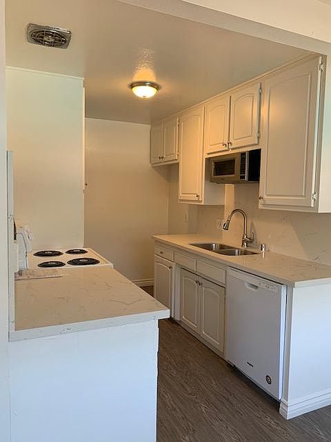 1st image of 177 22nd St APT 28