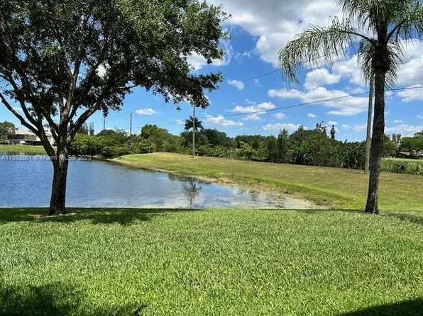 1148 NW 106th Ter #104, Pembroke Pines, FL 33026