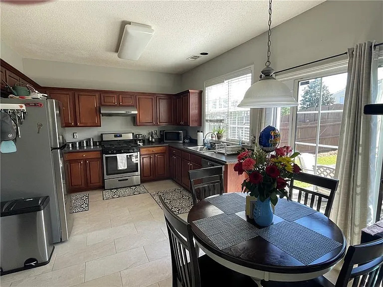 8960 Friarbridge Dr — Photo 10