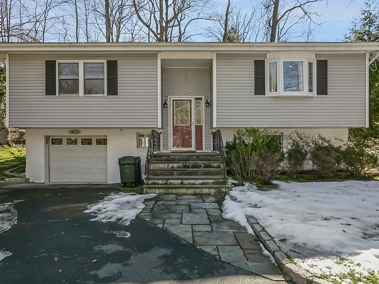 33 Brookside Pl — Photo 1